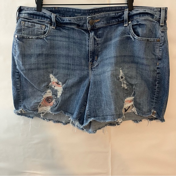 Lane Bryant Women's Blue Distressed Jean Shorts with Frayed Hem Size 22 - Picture 1 of 6